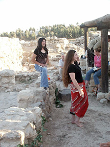 Juliette Syamando Sings While Cynthia Temoin Dances